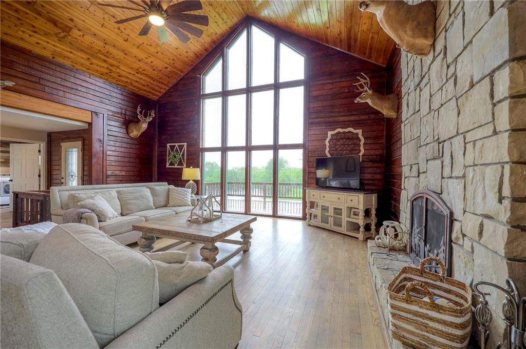 Listing Photo MLS #HMS2543213