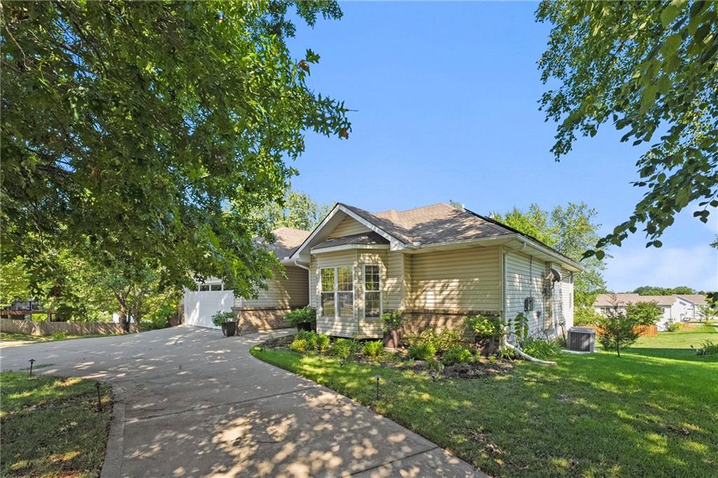 Listing Photo MLS #HMS2568175