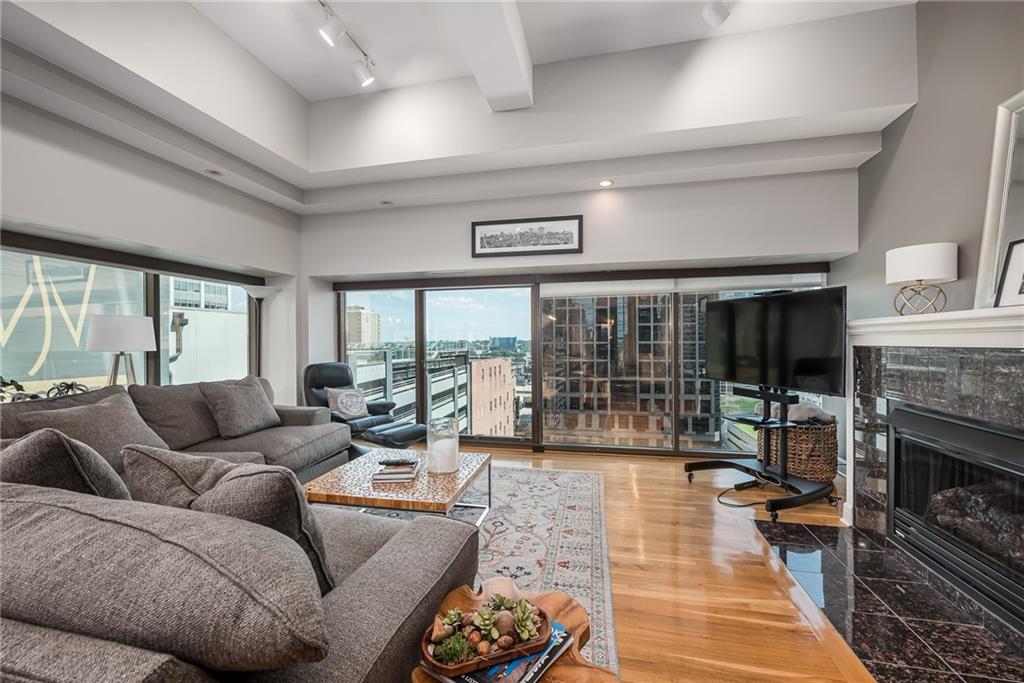 Listing Photo MLS #HMS2569103