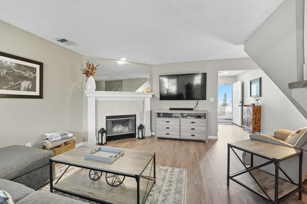 Listing Photo MLS #HMS2578721