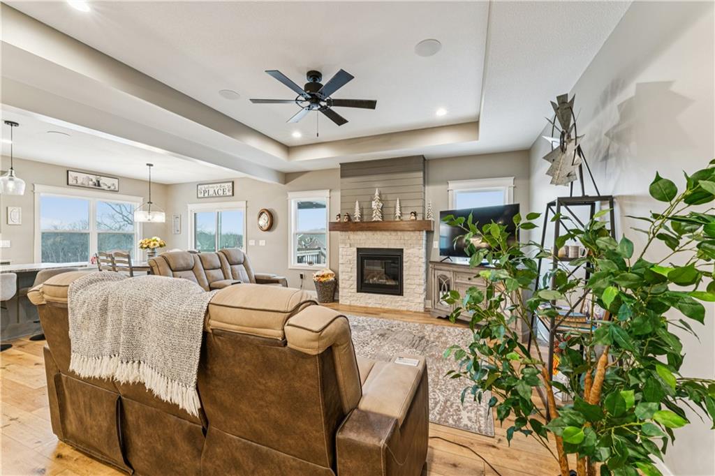 Listing Photo MLS #HMS2600651