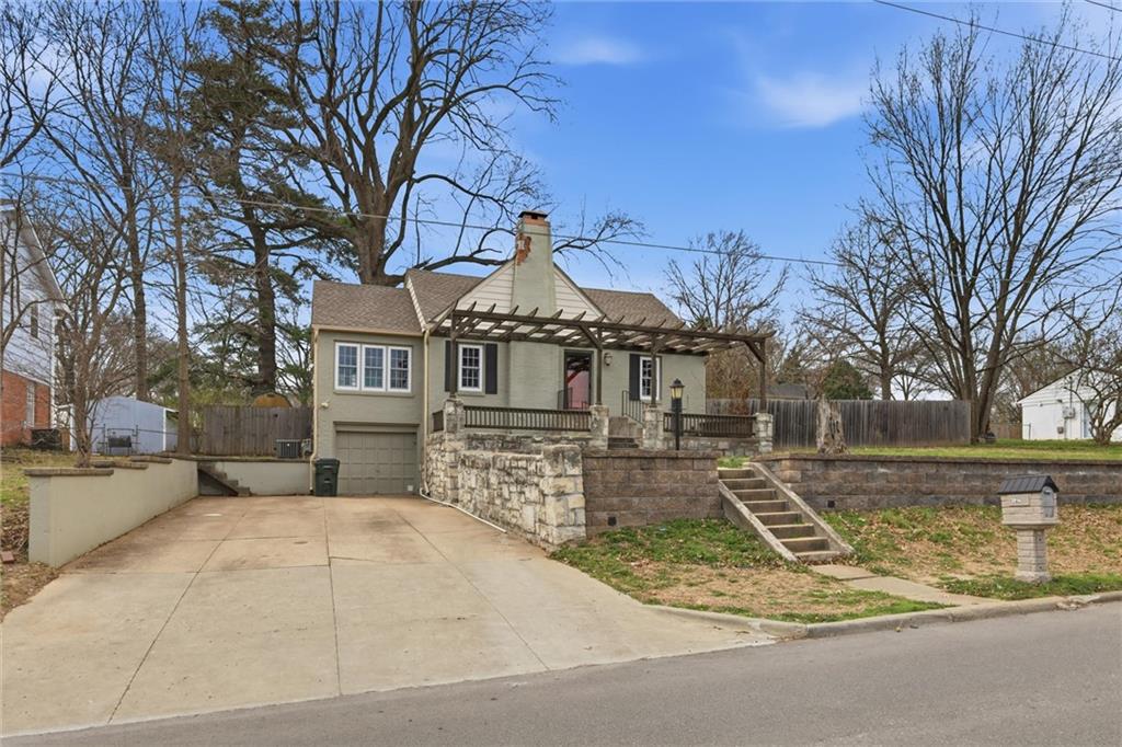 Listing Photo MLS #HMS2603306