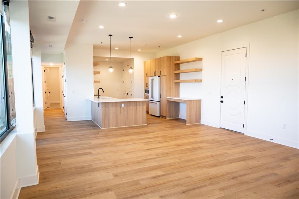 Listing Photo MLS #HMS2603895