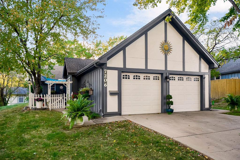 Listing Photo MLS #HMS2605563