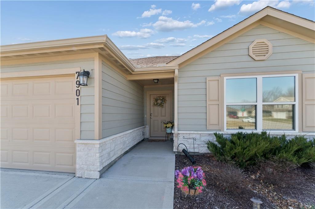 Listing Photo MLS #HMS2606680