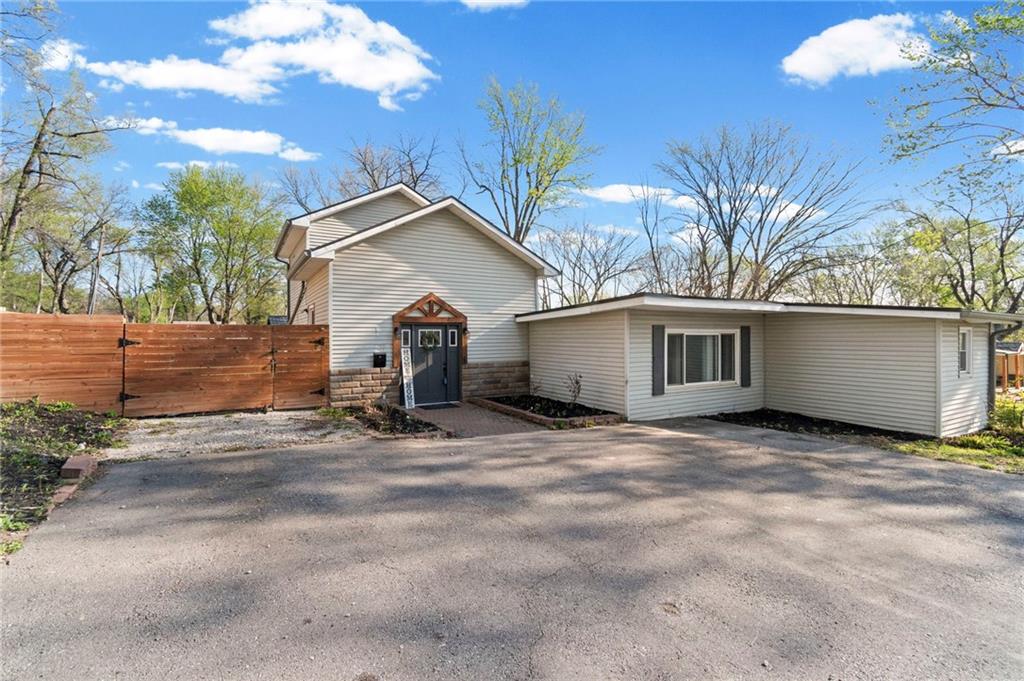 Listing Photo MLS #HMS2613339