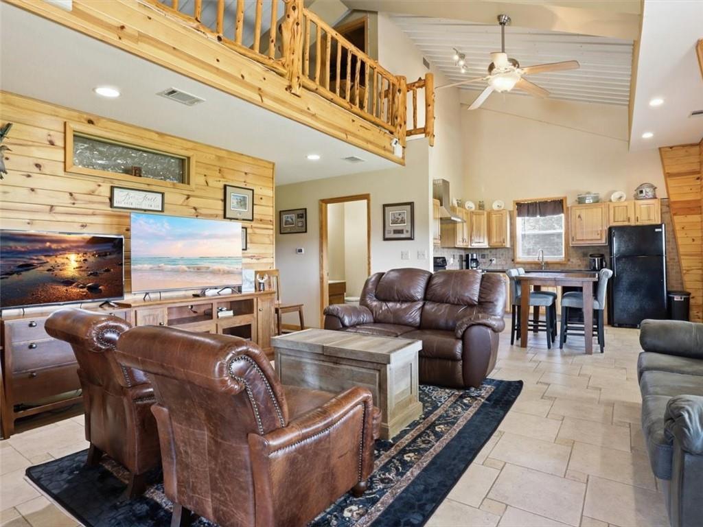 Listing Photo MLS #HMS2613677