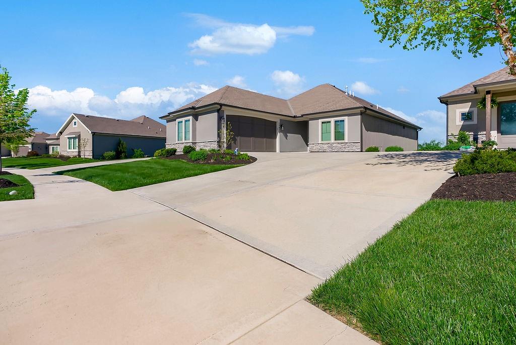 Listing Photo MLS #HMS2615885