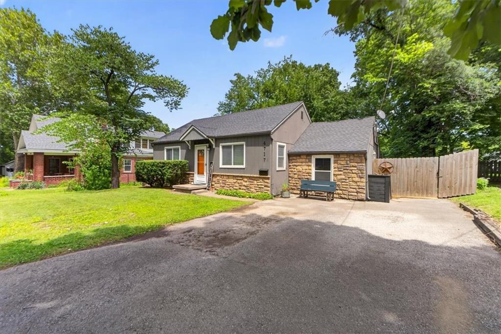 Listing Photo MLS #HMS2618619