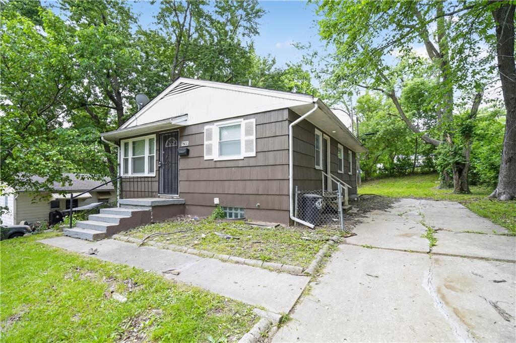 Listing Photo MLS #HMS2619035