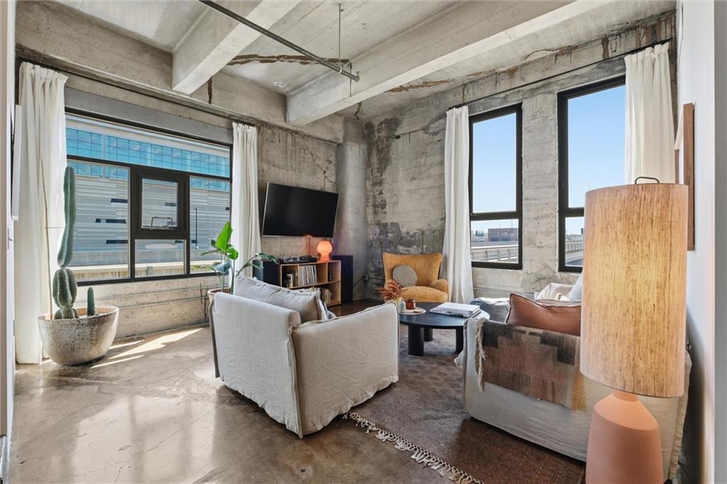 Listing Photo MLS #HMS2619607