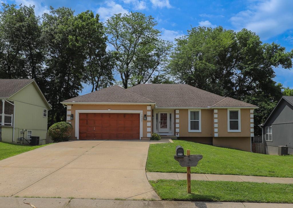 Listing Photo MLS #HMS2622117