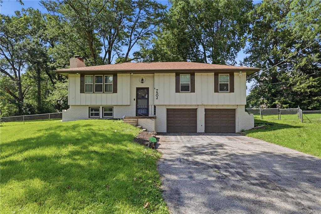 Listing Photo MLS #HMS2626876