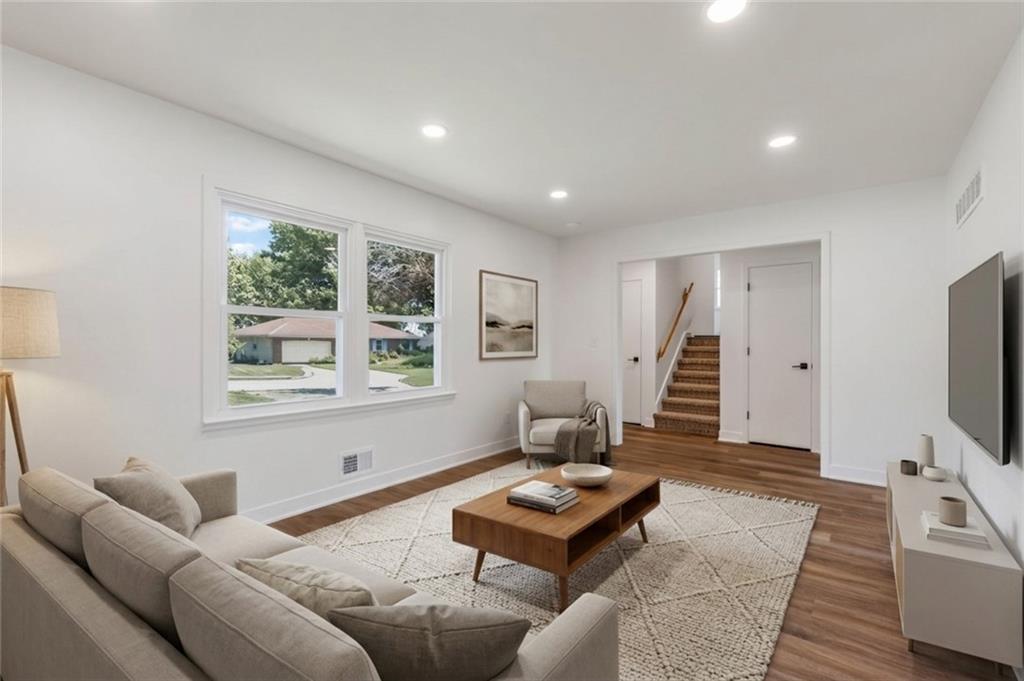 Listing Photo MLS #HMS2627817