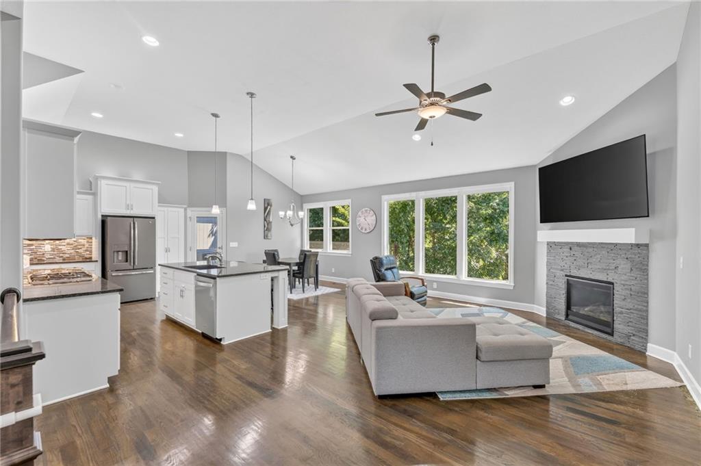 Listing Photo MLS #HMS2629655