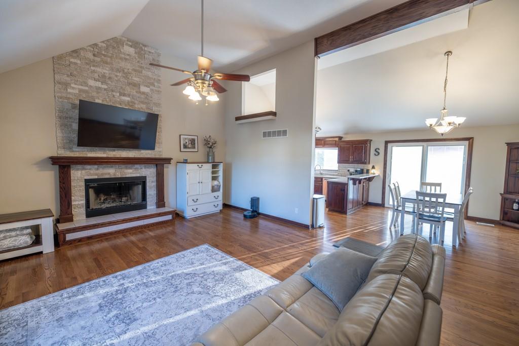 Listing Photo MLS #HMS2631474