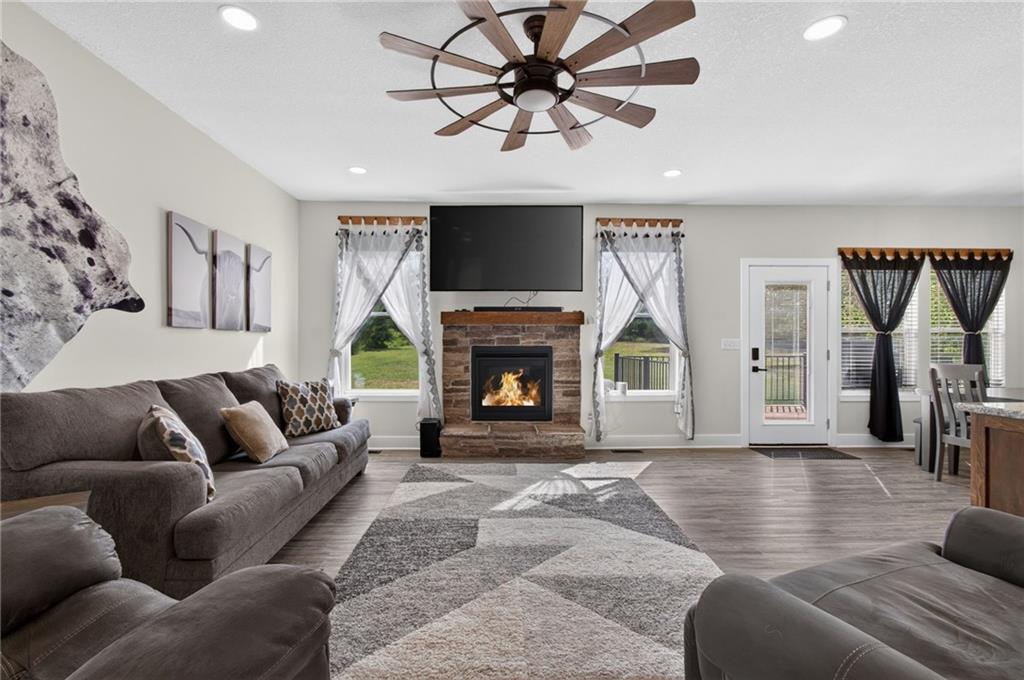 Listing Photo MLS #HMS2641376